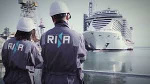 Ispettore certificazioni RINA a bordo nave