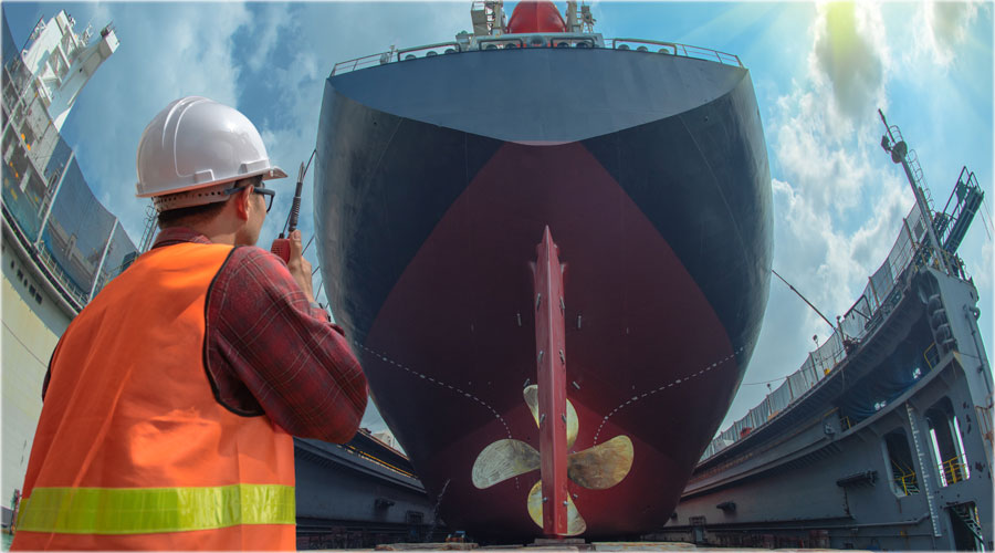 Ispezione straordinaria su nave in cantiere
